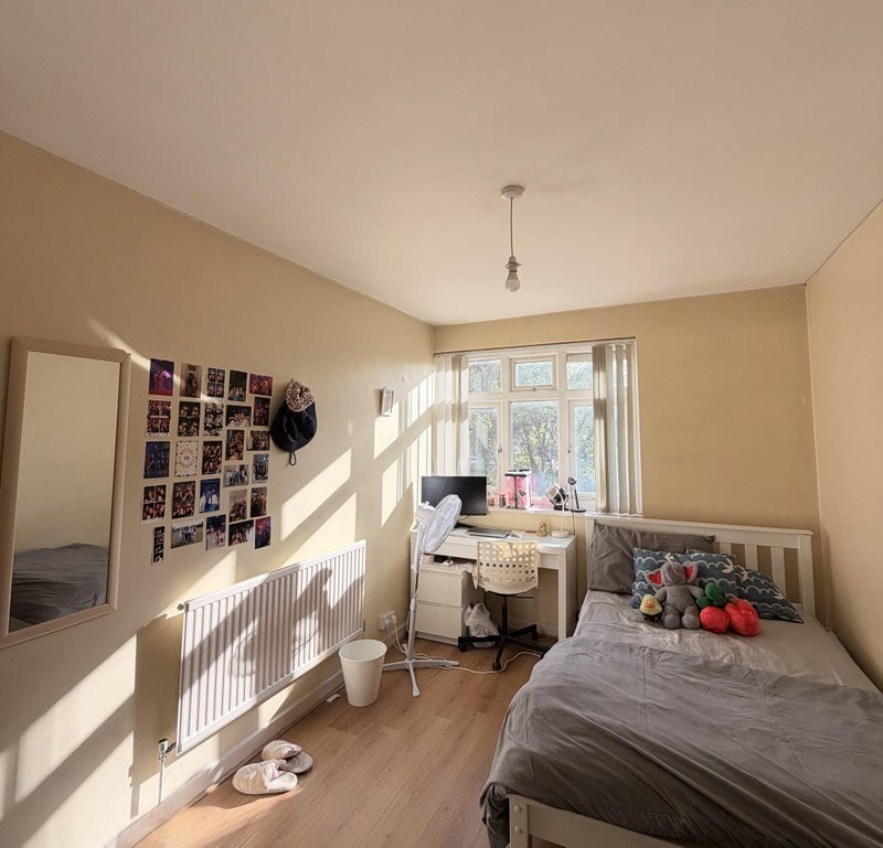 Room Solebay Street in Greater London