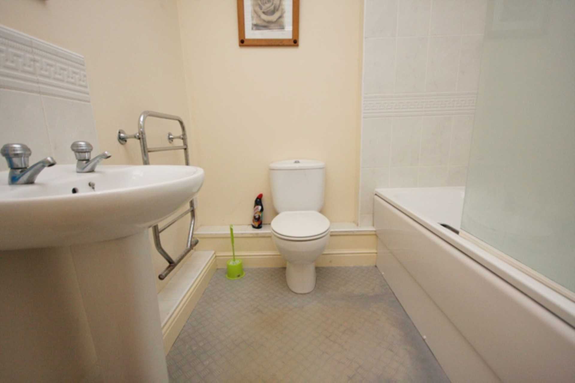 Flat Hadfield Close in Manchester