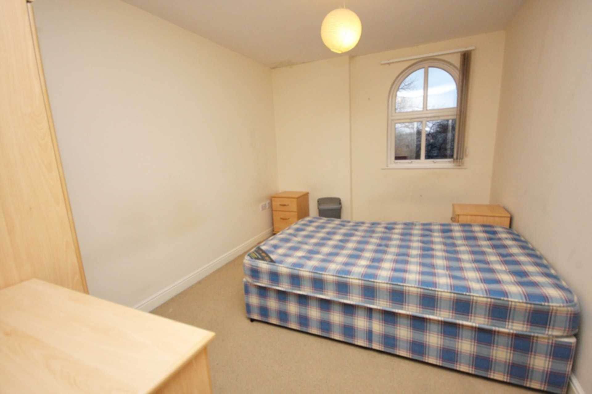 Flat Hadfield Close in Manchester
