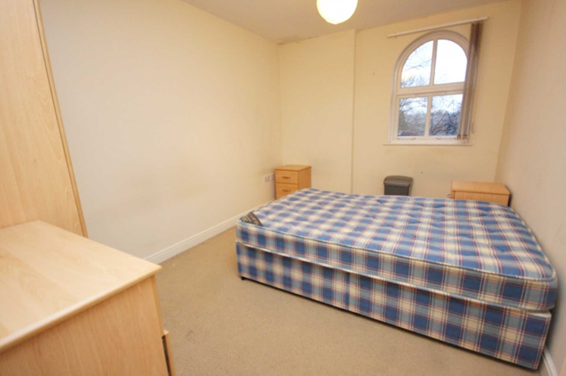 Flat Hadfield Close in Manchester