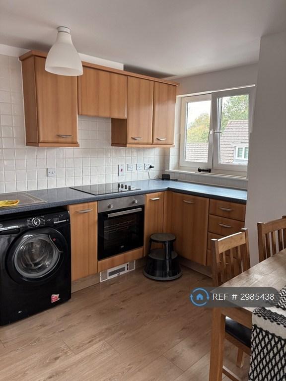 Flat Blackburn Way in Greater London