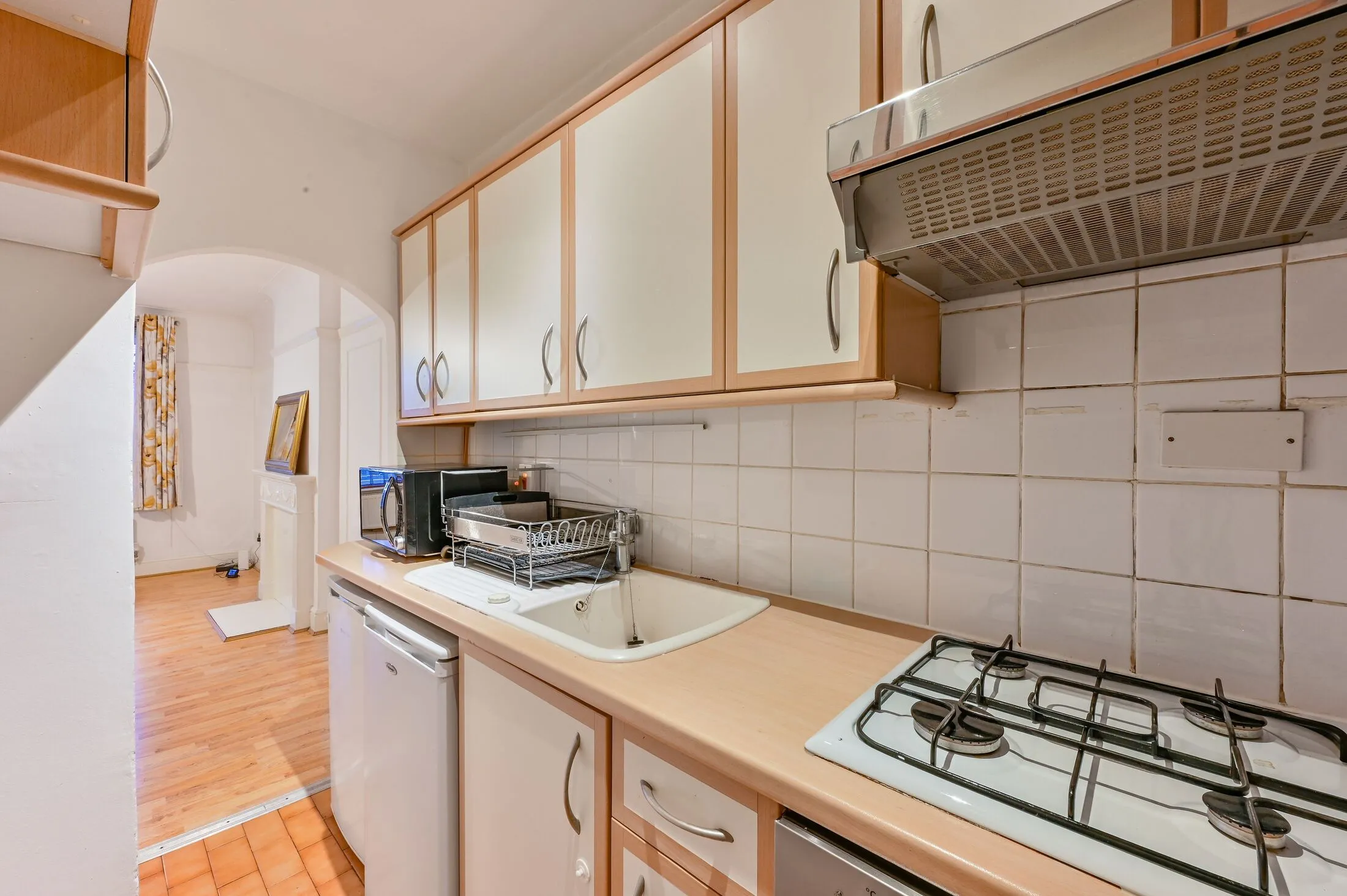 Flat Mortimer Crescent in Greater London