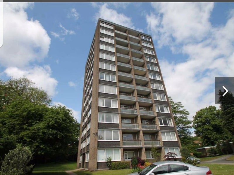 Flat Elmwood Court in Birmingham