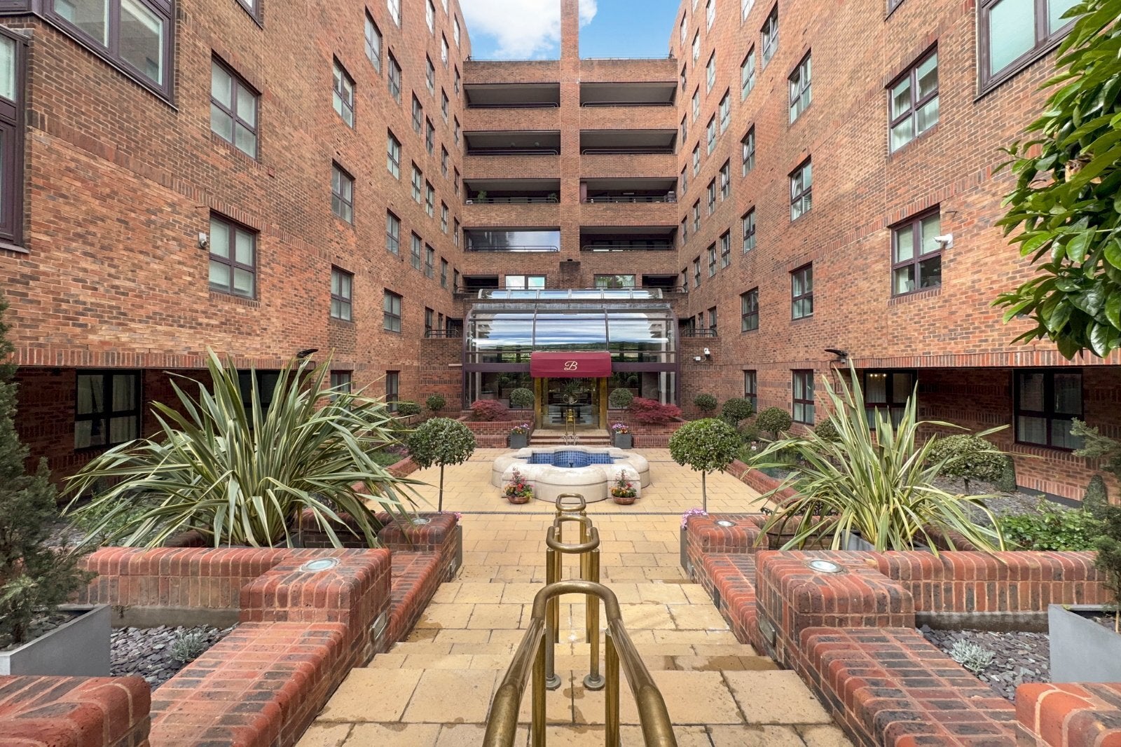 Flat Park Road in City of Westminster