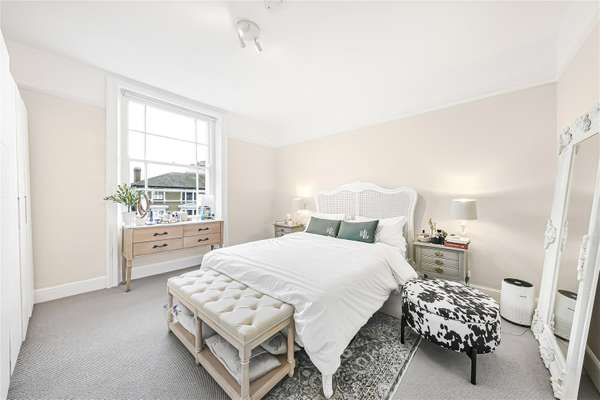 Flat Carlton Hill in City of Westminster