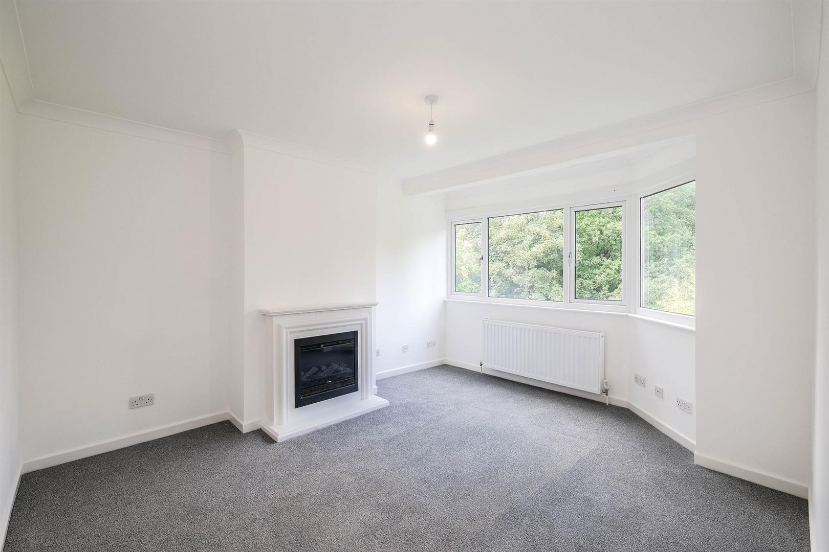 Flat Westview Drive in Greater London