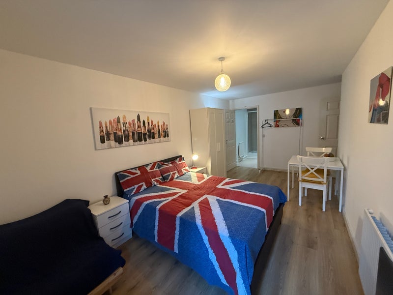 Room Shirley Street in Greater London