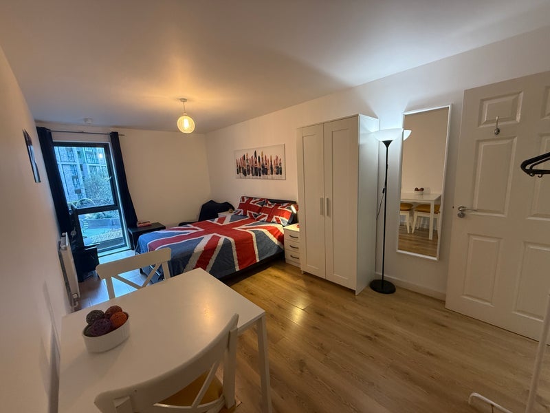 Room Shirley Street in Greater London