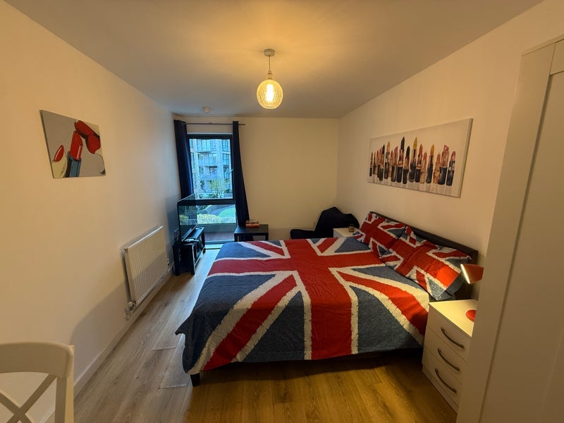 Room Shirley Street in Greater London