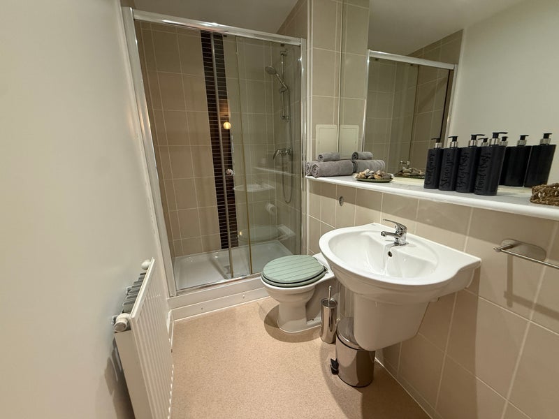 Room Shirley Street in Greater London