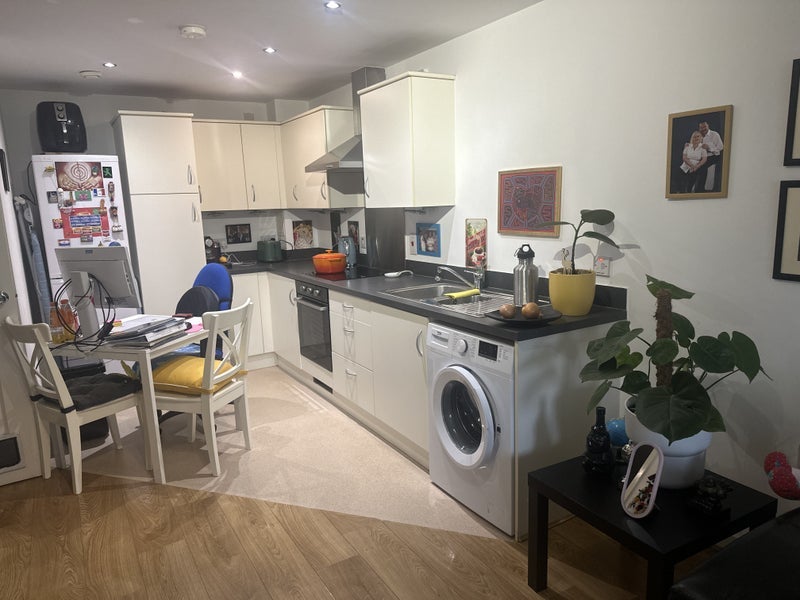 Room Shirley Street in Greater London