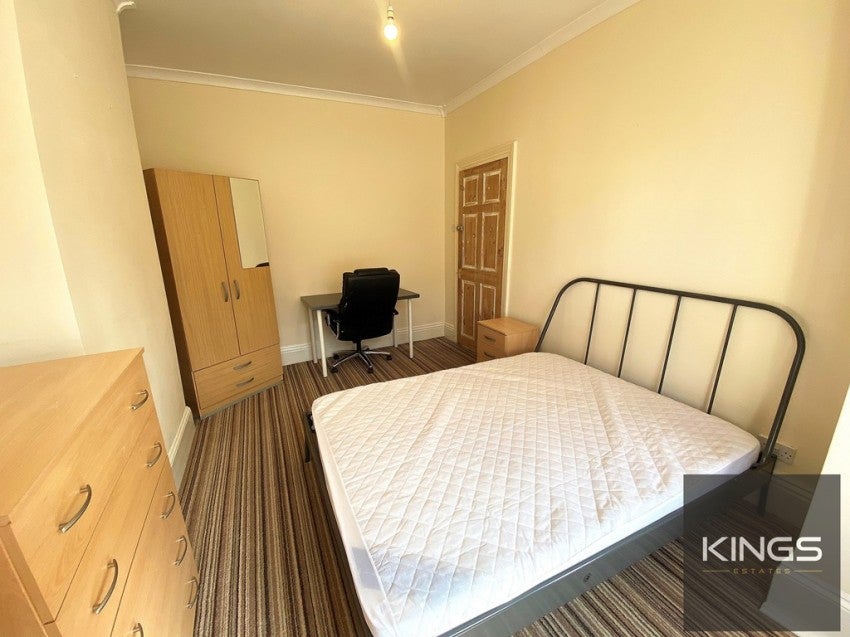 Room Jubilee Road in Portsmouth