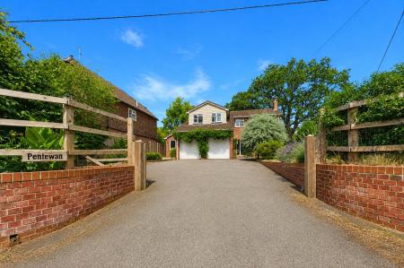 House Hollybush Lane in Basingstoke and Deane