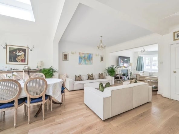 House Uphill Grove in Greater London