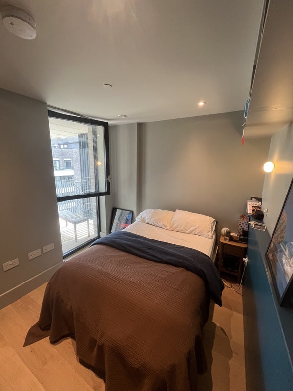 Room Crimscott Street in Greater London