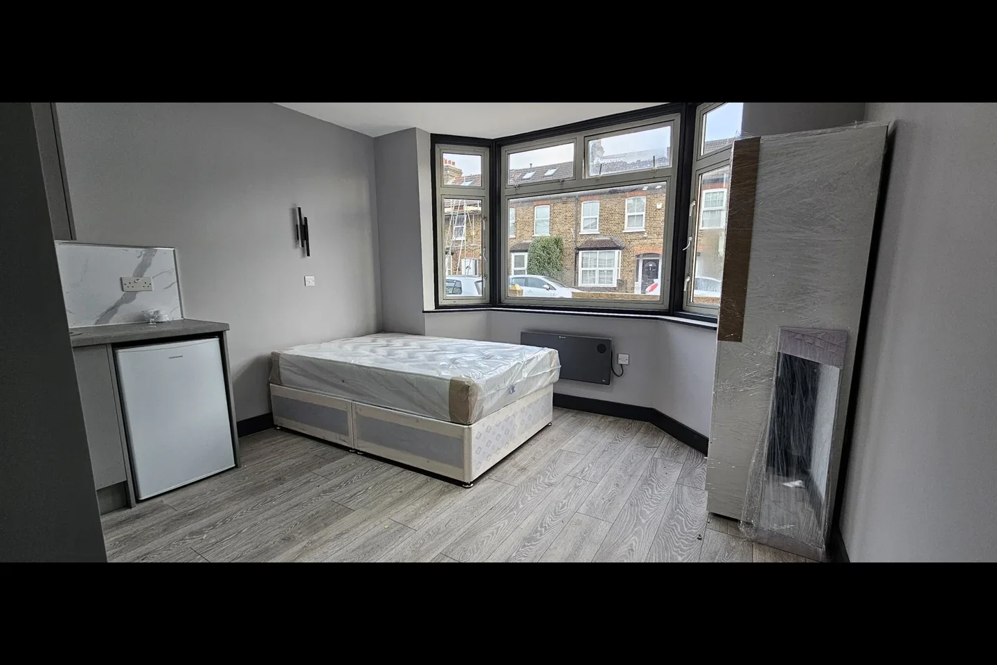 Flat Doris Road in Borough of Spelthorne