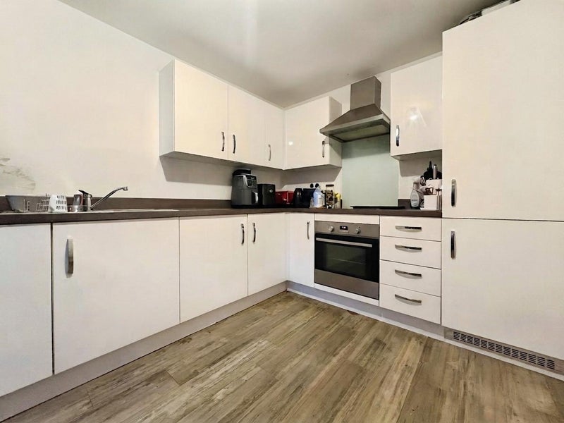 Room Willowherb Road in Bristol