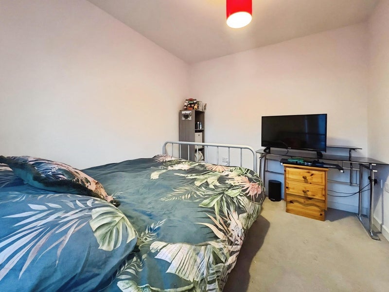 Room Willowherb Road in Bristol