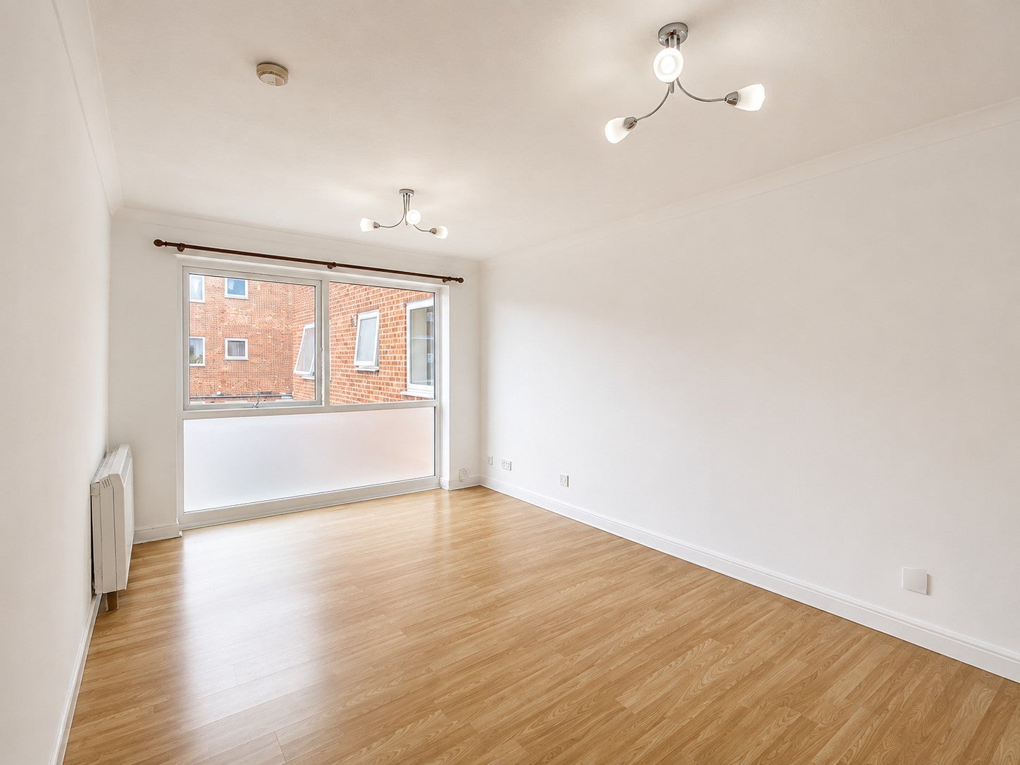 Flat Gordon Road in Greater London