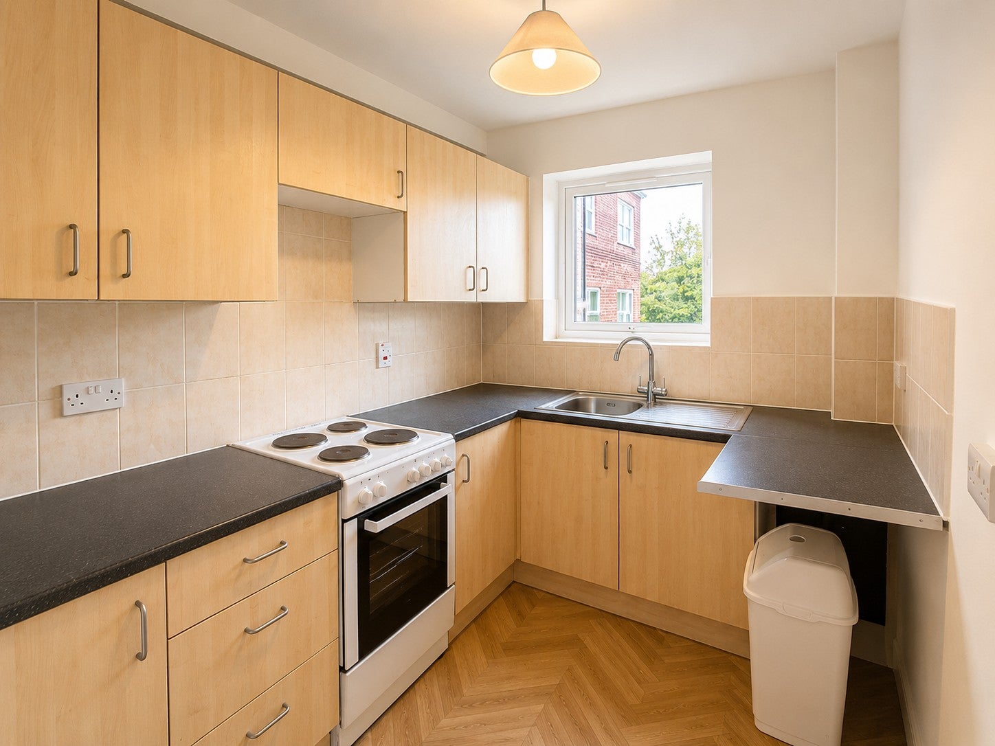 Flat Gordon Road in Greater London