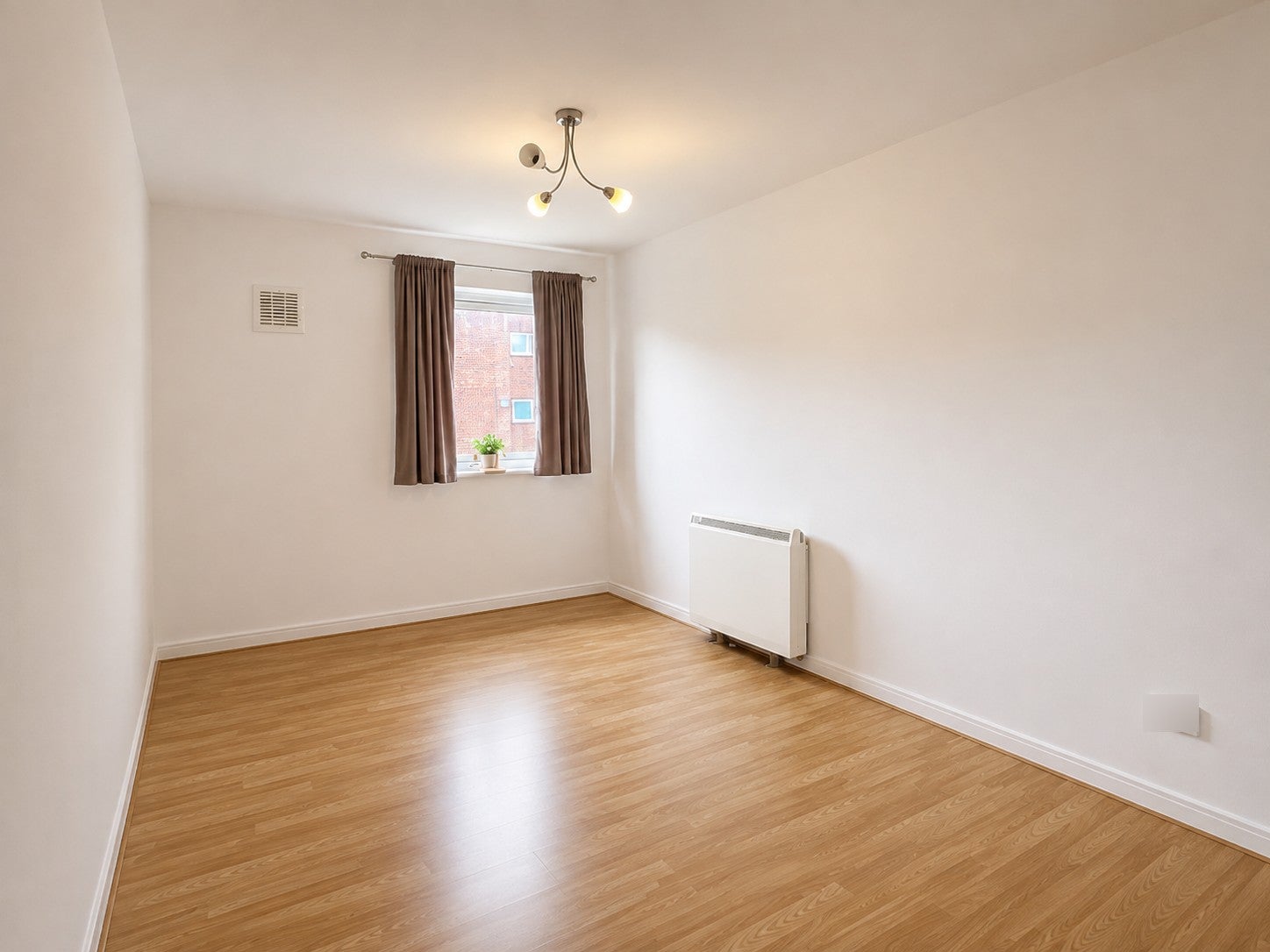 Flat Gordon Road in Greater London