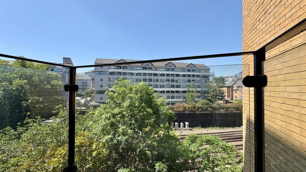 Flat Palgrave Gardens in City of Westminster