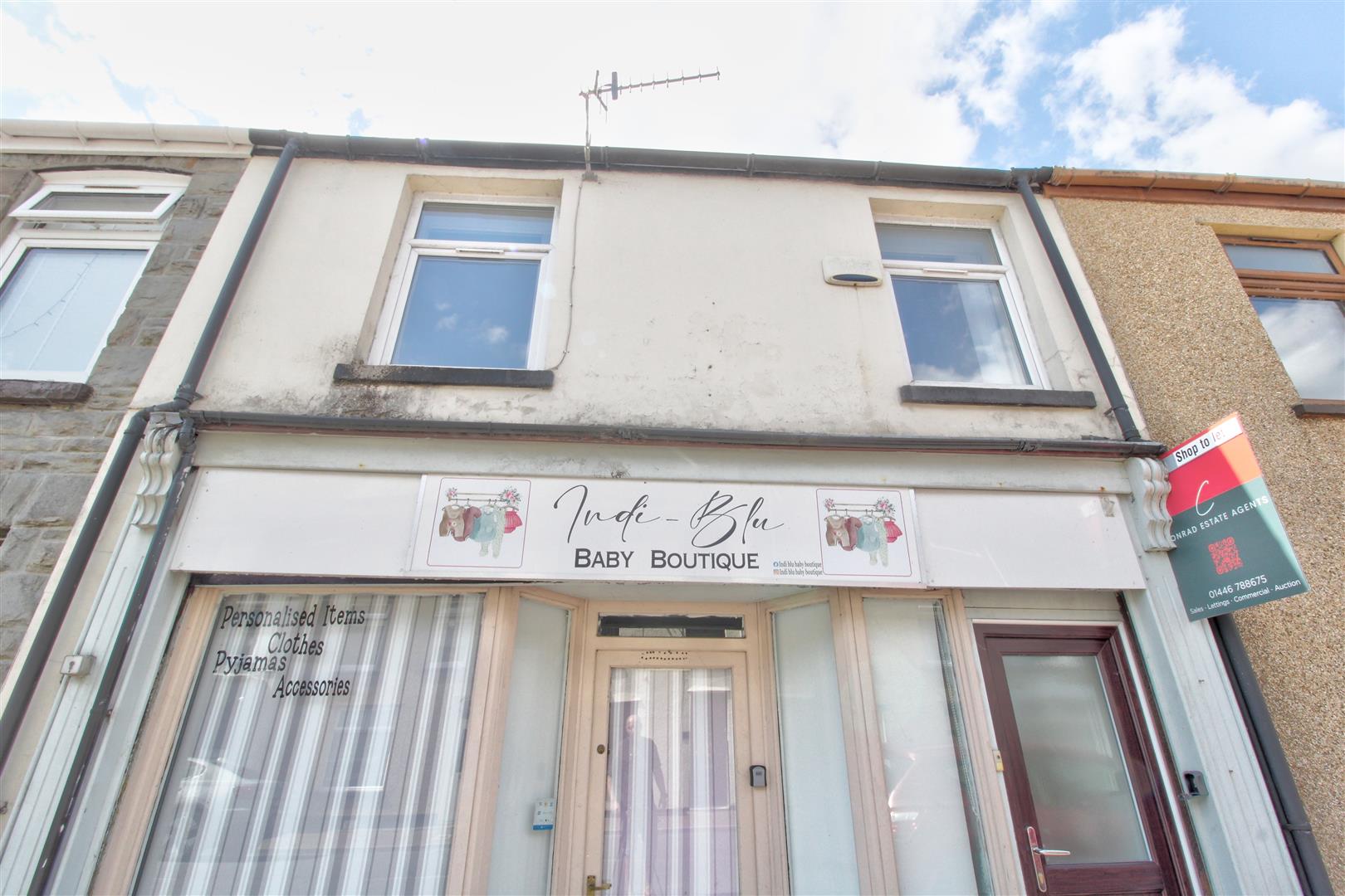 Flat Penrhiwceiber Road in Miskin