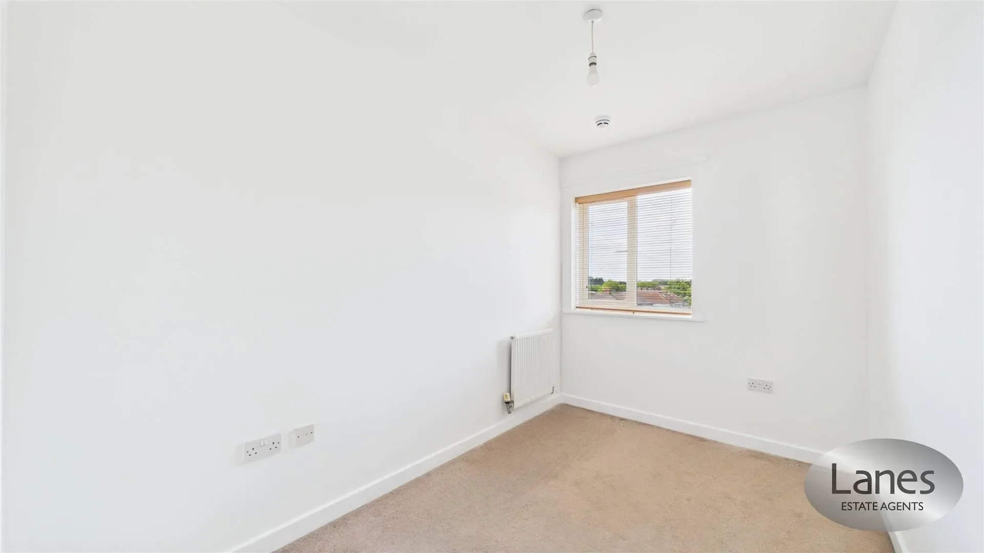 Flat Lambton Avenue in Waltham Cross