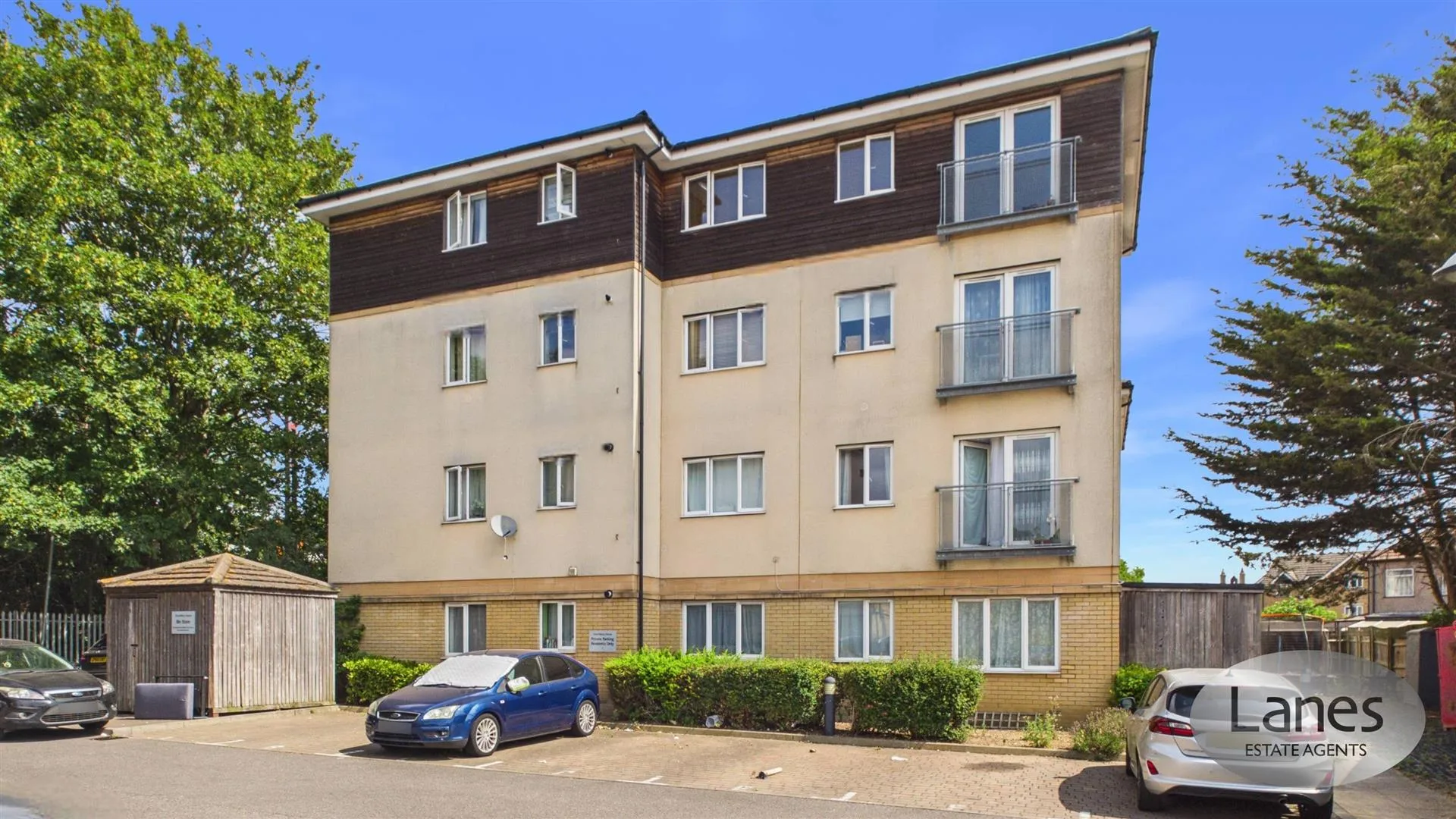 Flat Lambton Avenue in Waltham Cross