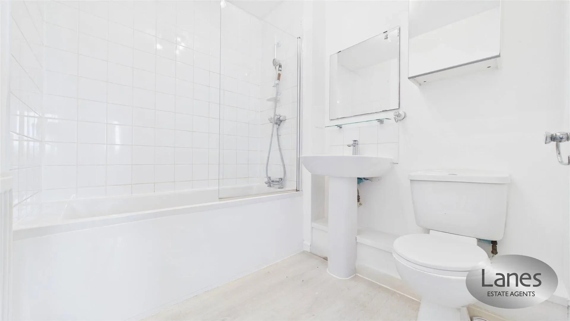 Flat Lambton Avenue in Waltham Cross