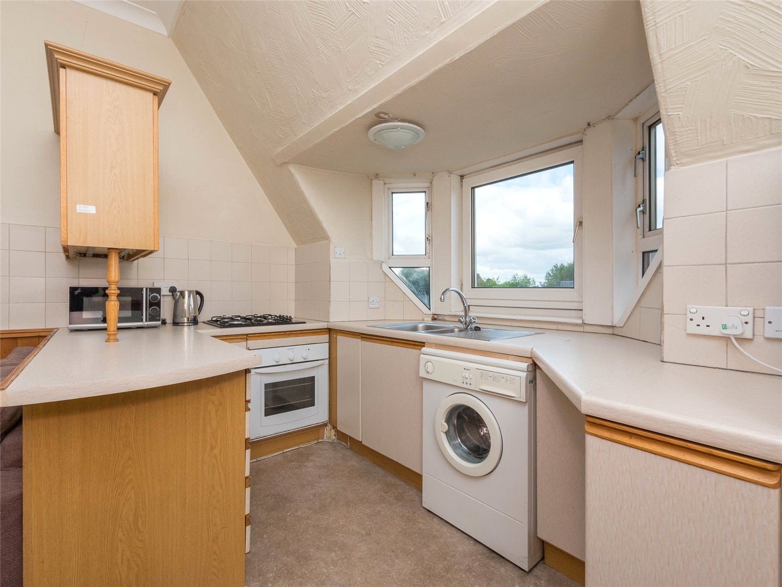 Flat Ardmillan Terrace in City of Edinburgh