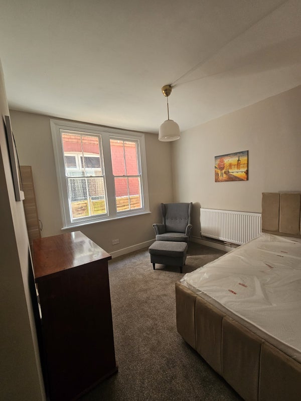 Room Berkhamsted Avenue in Greater London