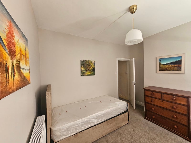 Room Berkhamsted Avenue in Greater London