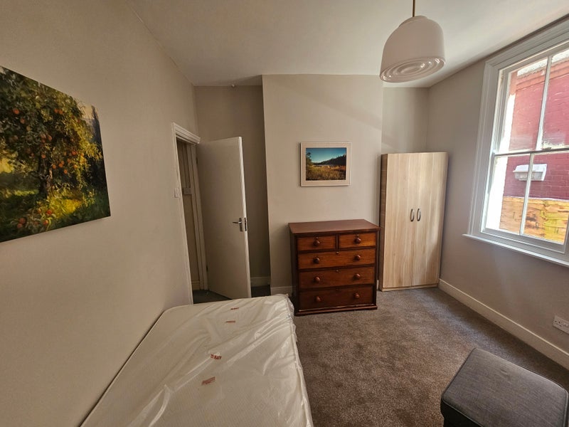 Room Berkhamsted Avenue in Greater London