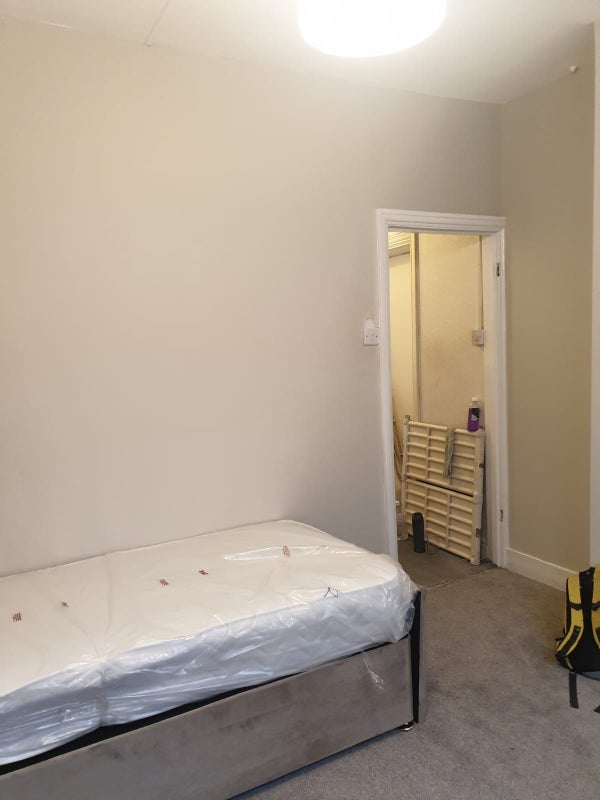 Room Berkhamsted Avenue in Greater London