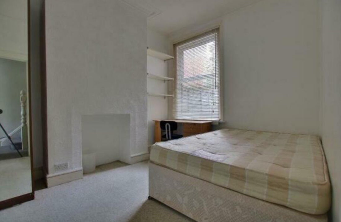 Room Thackeray Road in Southampton