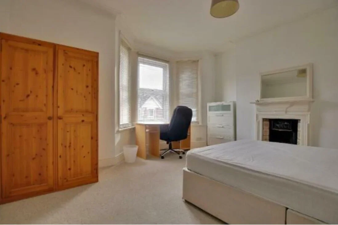 Room Thackeray Road in Southampton