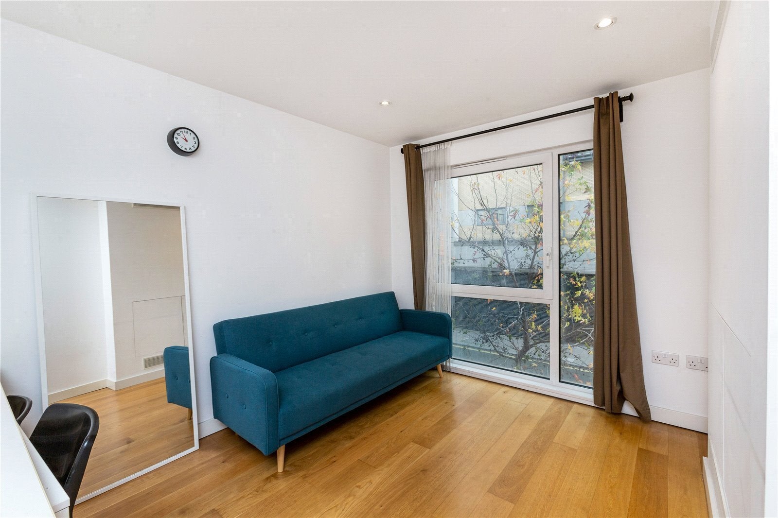 Flat Gillingham Street in City of Westminster