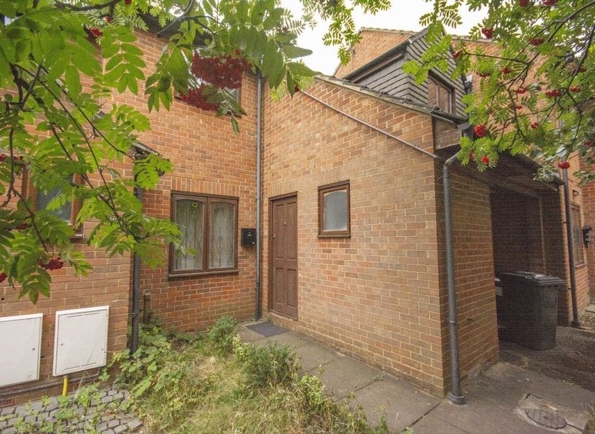 House Wheatley Close in Greater London