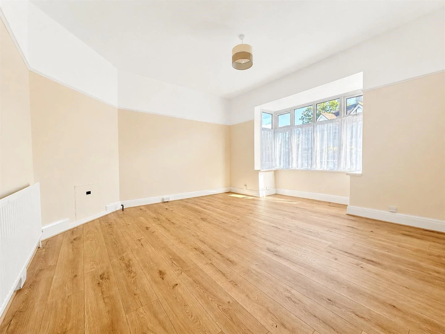 House Mayfield Road in Greater London