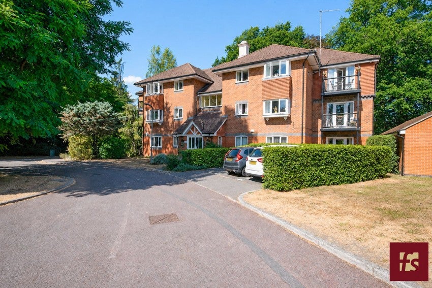 Flat Sandhurst Road in Crowthorne