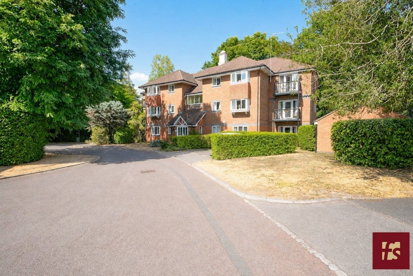 Flat Sandhurst Road in Crowthorne
