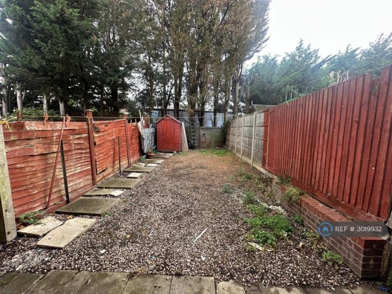 House Dobbin Close in Greater London