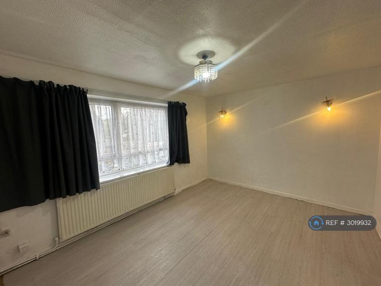House Dobbin Close in Greater London