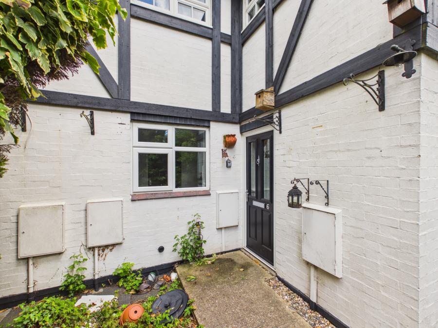 Flat Halley Close in Leicester
