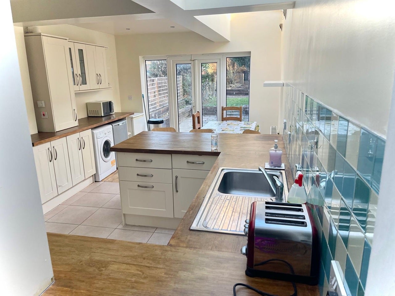 Room Albion Road in Greater London