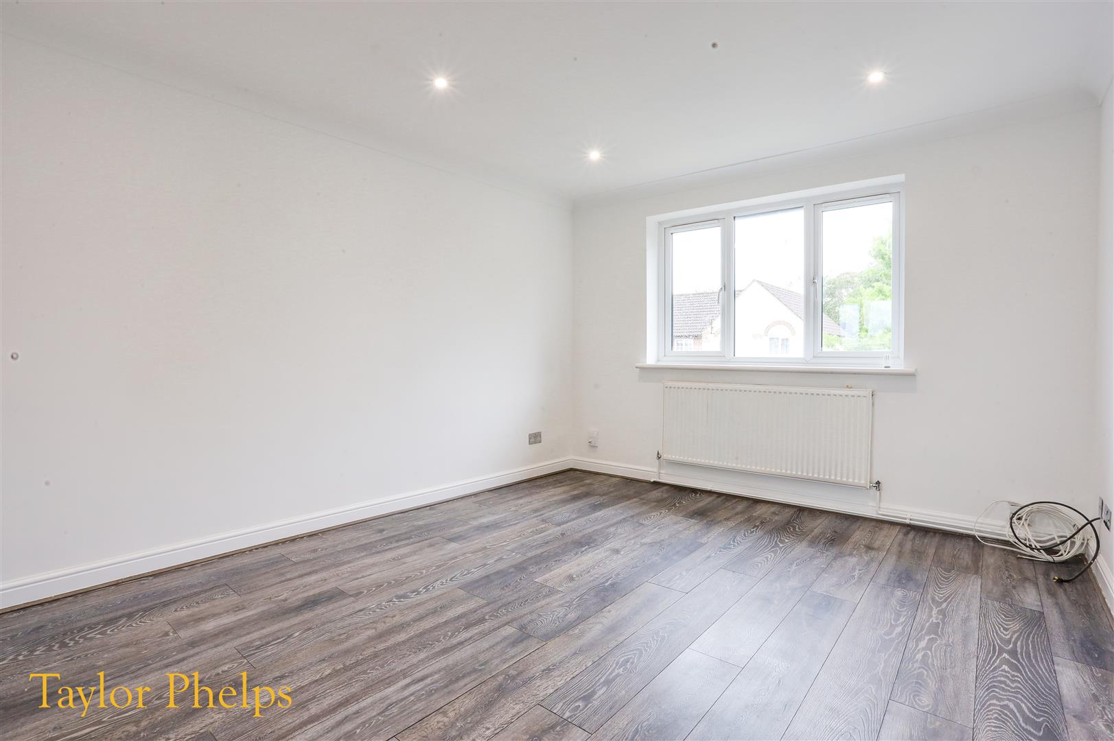 Flat Hollybush Way in Cheshunt