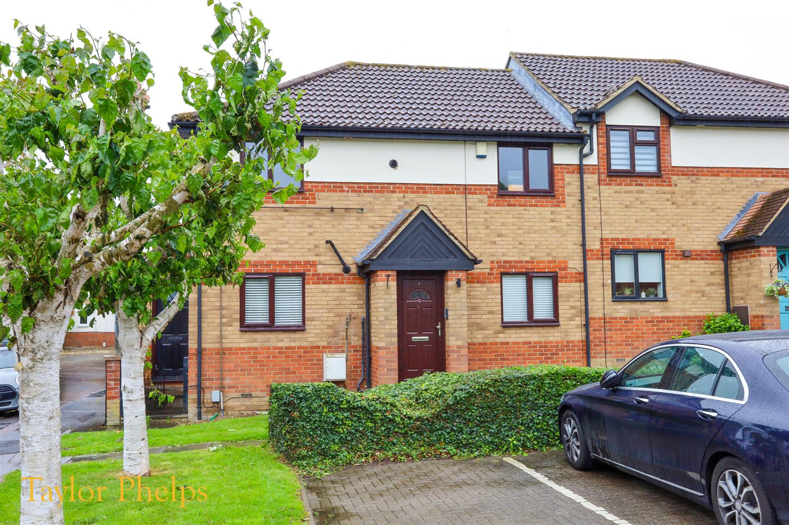 Flat Hollybush Way in Cheshunt
