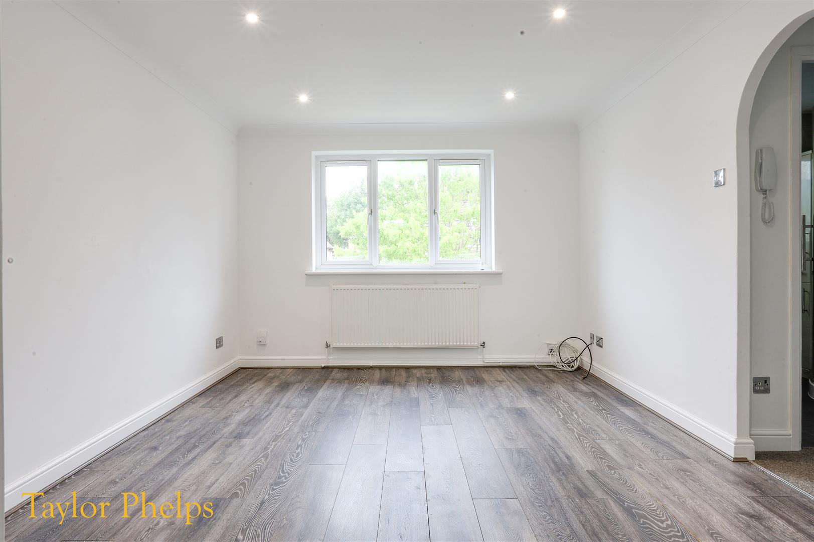 Flat Hollybush Way in Cheshunt