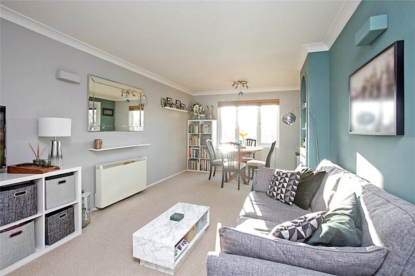 Flat Alders Close in London Borough of Redbridge